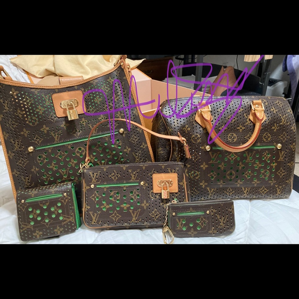 💯 Authentic Louis Vuitton perforated green SET